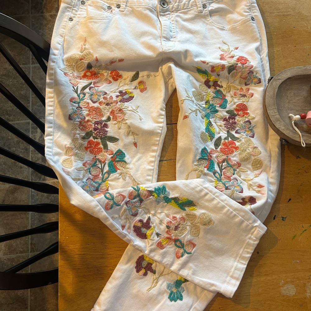 V Christina flowered white pants.. size16